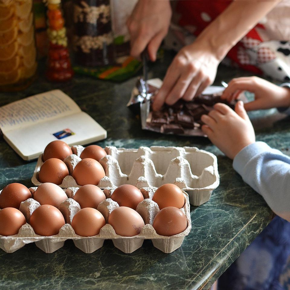 children with tray of eggs